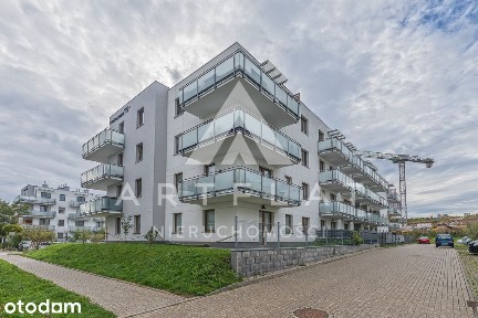 Zadbane 3 pokoje z miejscem postojowym i komórką
