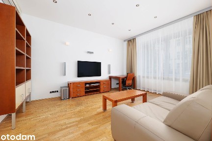 Stare Miasto- przestronny apartament z dostępne do siłowni i ogrodu