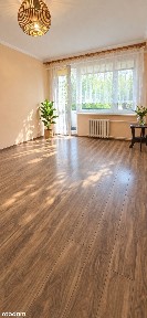 3 pokoje 48,7 m² 1 piętro niski blok loggia piwnica Na Skarpie