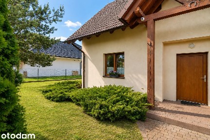 Rodzinny dom. Salon + 4 pokoje! Duża działka 880m² i wiata garażowa 2