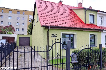 Dom z ogrodem, altaną i fotowoltaiką