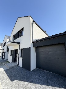 Nowy dom do wykończenia połączony z sąsiadem tylko garażem