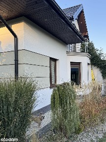 Dom z basenem i garażem pod miastem