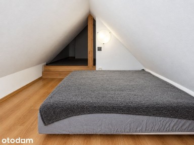 Kawalerka 32 m² z antresolą, oddzielną kuchnią i balkonem - Wysoka