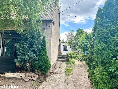 DOM Z 3 NIEZALEŻNYMI MIESZKANIAMI / DZIAŁKA OK. 800 M²