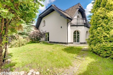 REZYDENCJA RODZINNA, W KTÓREJ JAKOŚĆ SPOTYKA PONADCZASOWĄ ELEGANCJĘ