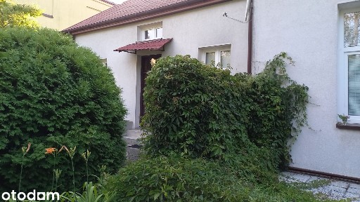 Dom z dużym ogrodem