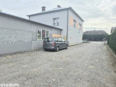 Dom z częścią handlową i zapleczem gospodarczym- 860 000 zł.