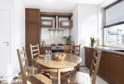 Dwupoziomowe, jasne mieszkanie / Bright Two-Level Apartment