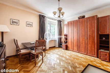 Blisko metra. Stan idealny. Razem z wyposażeniem
