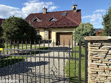 Komfortowy dom 189 m² | 5 pokoi, wbudowany garaż i piękny ogród