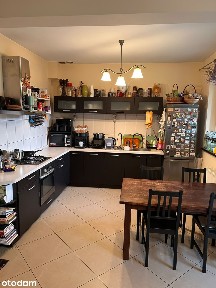 Przestronny dom we Wrocławiu z garażem i ogródkiem