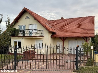 Super lokalizacja, idealny do zamieszkania lub pod inwestycje.