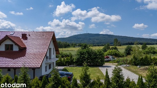 Dom z widokiem na góry Księginice Małe