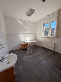 Lokal usługowy / medyczny 100 m² - Kraków Ruczaj, ul. Torfowa 5 - po przychodni