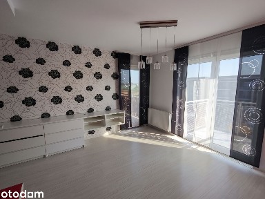 Dwa pokoje, 47 m² w centrum Siechnic - balkon, loggia i garaż.