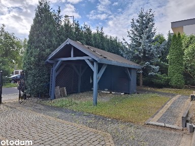 Działka z domem w atrakcyjnej okolicy