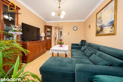 Trzypokojowe, rozkładowe mieszkanie z balkonem.