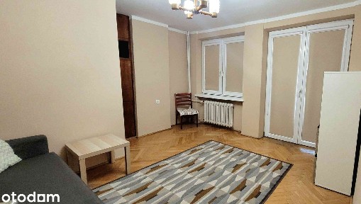 Mieszkanie 37m², oddzielne 2 pokoje z balkonem i kuchnia na Powiślu.