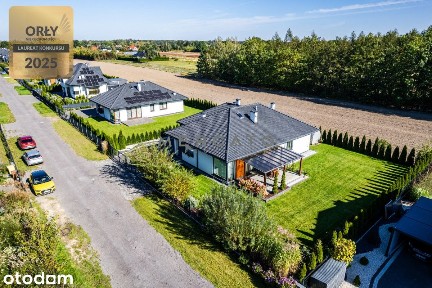 Nowoczesny dom z ogrodem