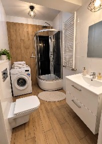 2 pokojowe Mieszkanie 33 m z balkonem - Garaż i Piwnica- Moniuszki