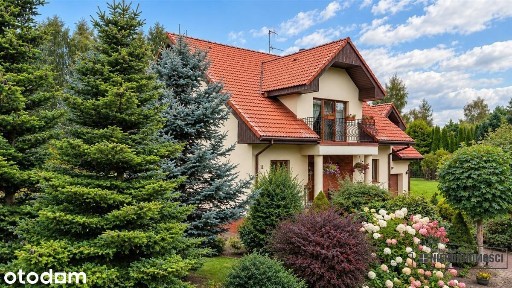 Przestronny dom w spokojnej okolicy.