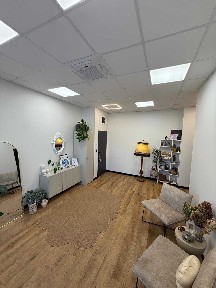 Wynajmę Lokal usługowy 33m2 w Kłodzku - 2 pomieszczenia i łazienka, klimatyzowany, cichy