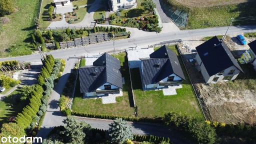 Przestronny dom- gotowa elewacja, tynki, do własnej aranżacji Zelczyna