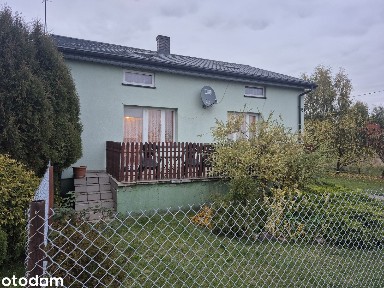 Dom z użytkowym poddaszem w spokojnej okolicy
