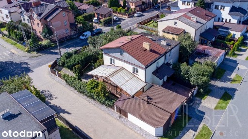 Piętrowy dom | Budynek gospodarczy. | dz. 461 m2
