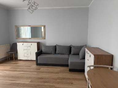 Przytulna kawalerka w apartamentowcu