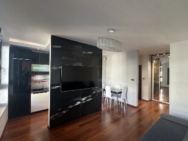 Trzy pokojowe mieszkanie z balkonem i garażem Ul Sokratesa 9, apartamentowiec Bielany Residence