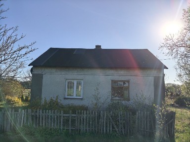 Dom z budynkami gospodarczymi na sprzedaż