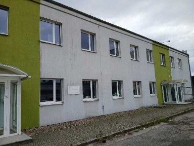 Hala z zapleczem biurowo-socjalnym.