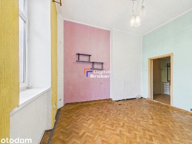 Kawalerka w odnowionej kamienicy | Wysokie sufity