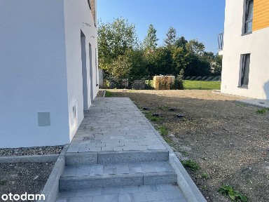 Dwupoziomowe mieszkanie z ogrodkiem i balkonem
