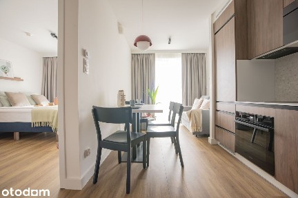 Spacious studio| 2 rooms | No Commission - Close to SKM!