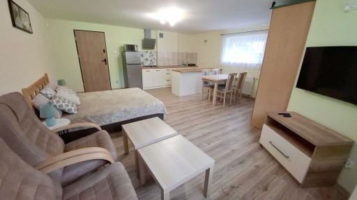 Przestronna kawalerka 48 m² | 15 min do Rynku | Boczna ul. Żmigrodzkiej