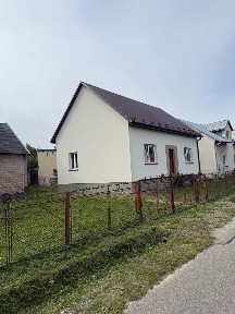 Dom na sprzedaż z budynkami gospodarczymi