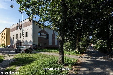 Lokal usługowy + 2 mieszkania