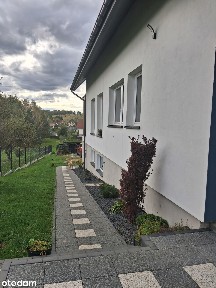 Dom wolnostojący z garażem i dużą działką w centrum Uszwi