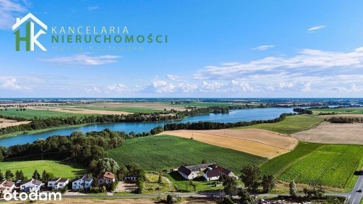 Dom wolnostojący w pobliżu jeziora