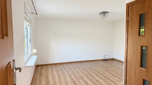 Mieszkanie z osobną sypialnią, ogródkiem i dużym schowkiem - blisko centrum