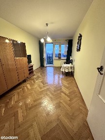 3 niezależne pokoje w niskim bloku z ślicznym parkietem