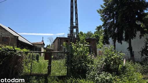 Dom wolnostojący z ogrodem i strychem w mieście