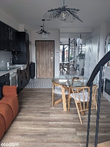 Dwupoziomowy apartament nad Zegrzem z kominkiem i klimatyzacją