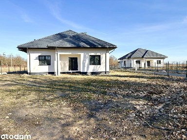 Nowy dom wolnostojący z oddzielnym garażem na granicy Kosowa Lackiego