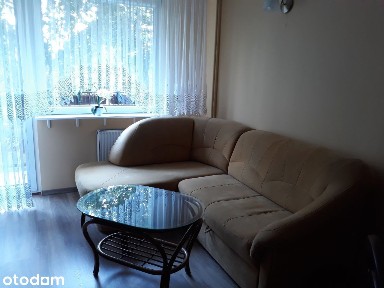 Wynajmę M-3, 2 pokoje, 1 piętro, winda, balkon.