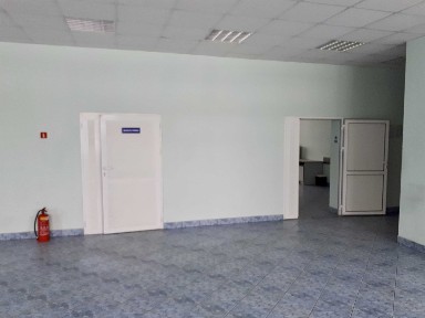 lokal z przeznaczeniem na biuro, usługi lub „lekką produkcję”. 170m2 brama