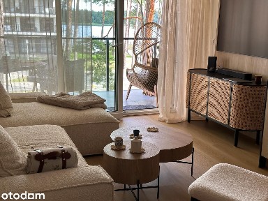 Apartament w Marina Borki Augustów. Taras z widokiem na jezioro
